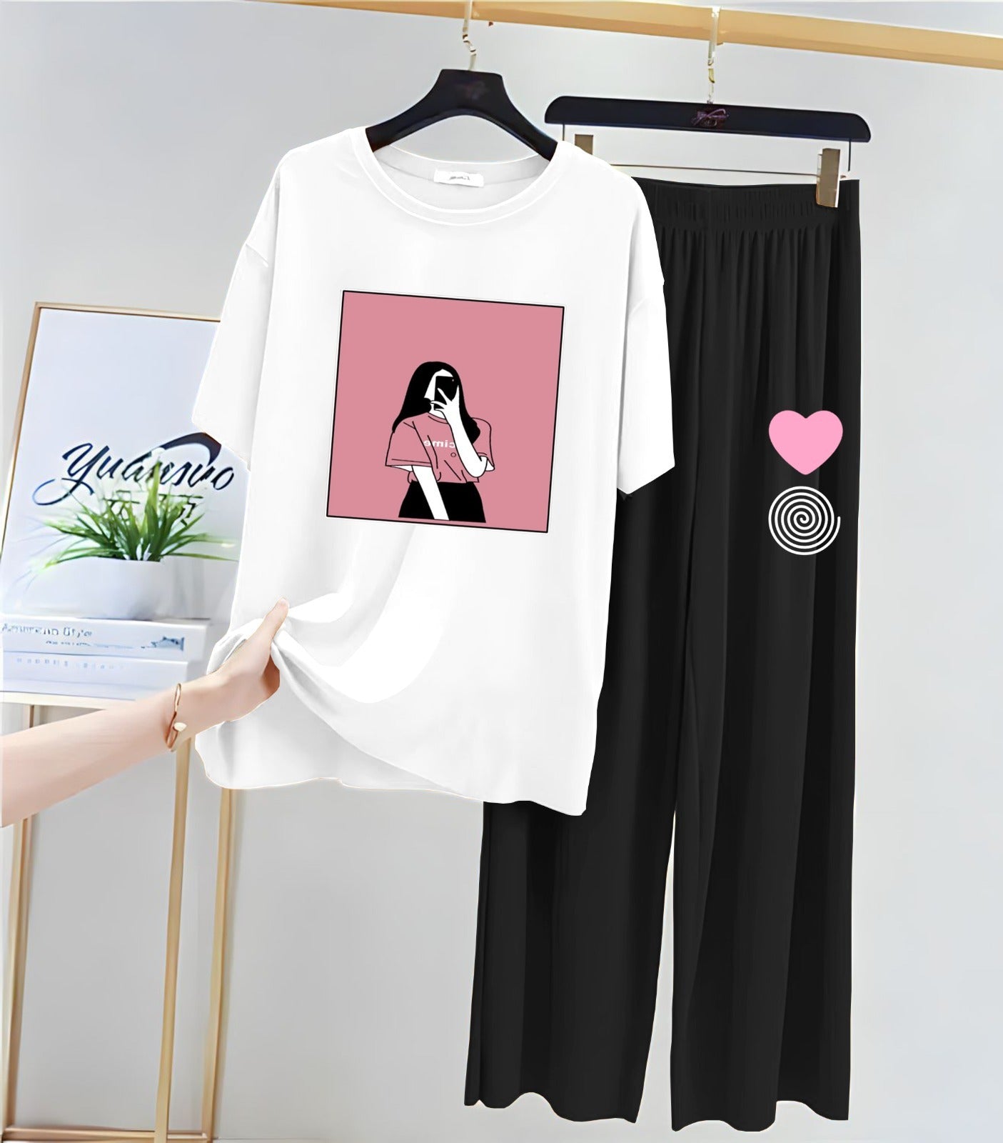 Selfie Girl Prints Night Suit With Flapper