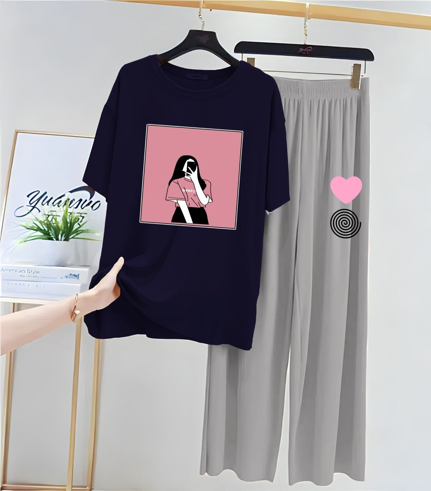 Selfie Girl Prints Night Suit With Flapper