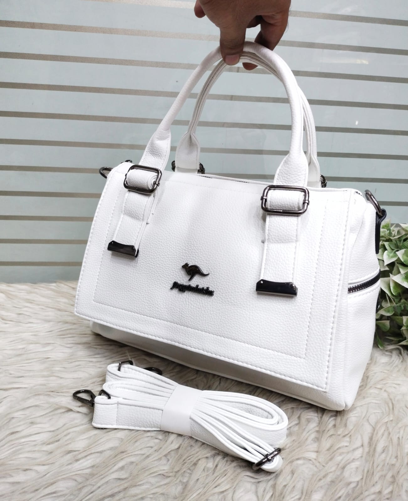 Stylish Structured Handbag – Perfect Blend of Elegance and Practicality