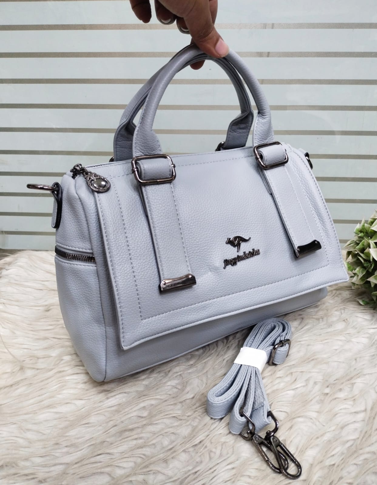 Stylish Structured Handbag – Perfect Blend of Elegance and Practicality