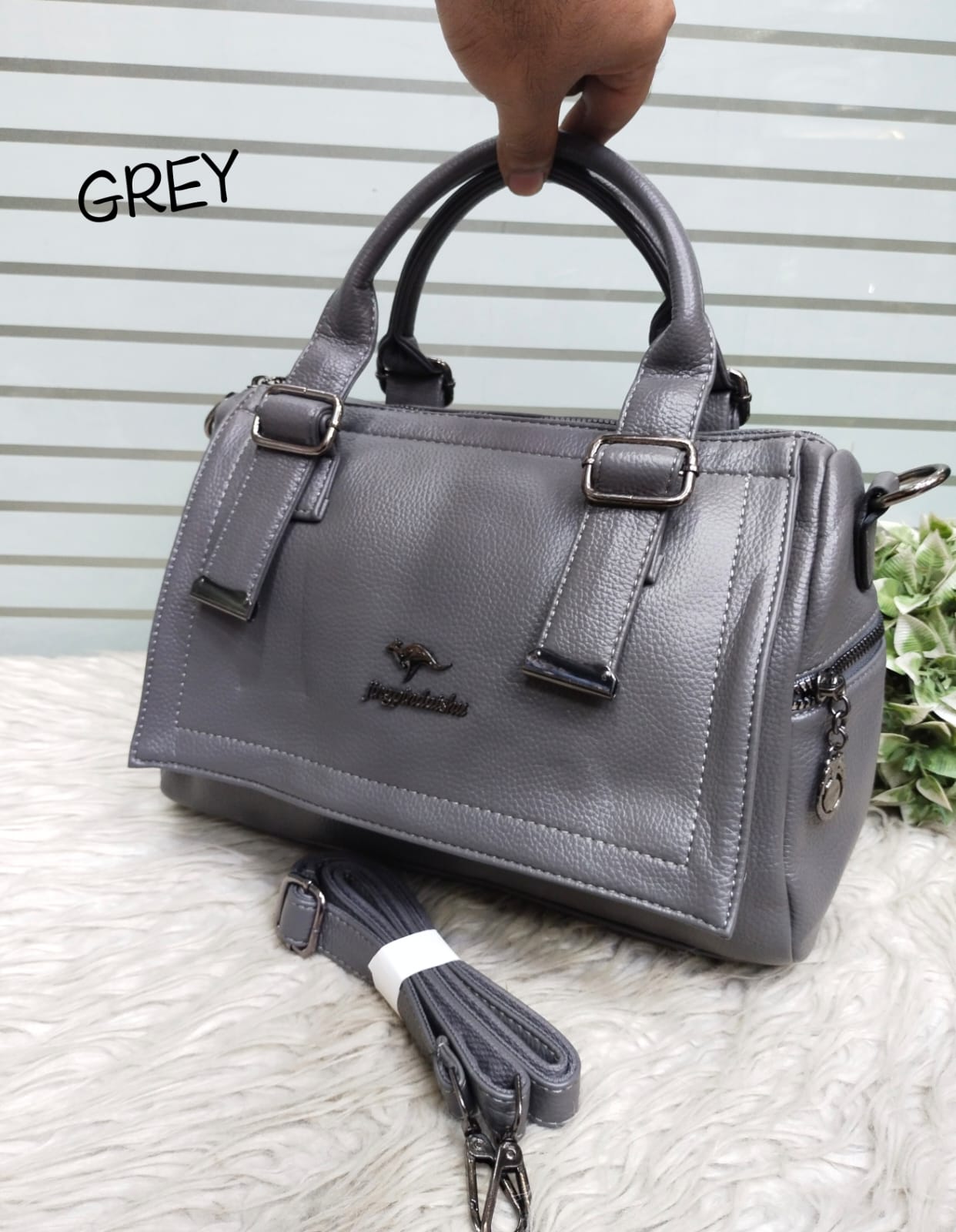 Stylish Structured Handbag – Perfect Blend of Elegance and Practicality