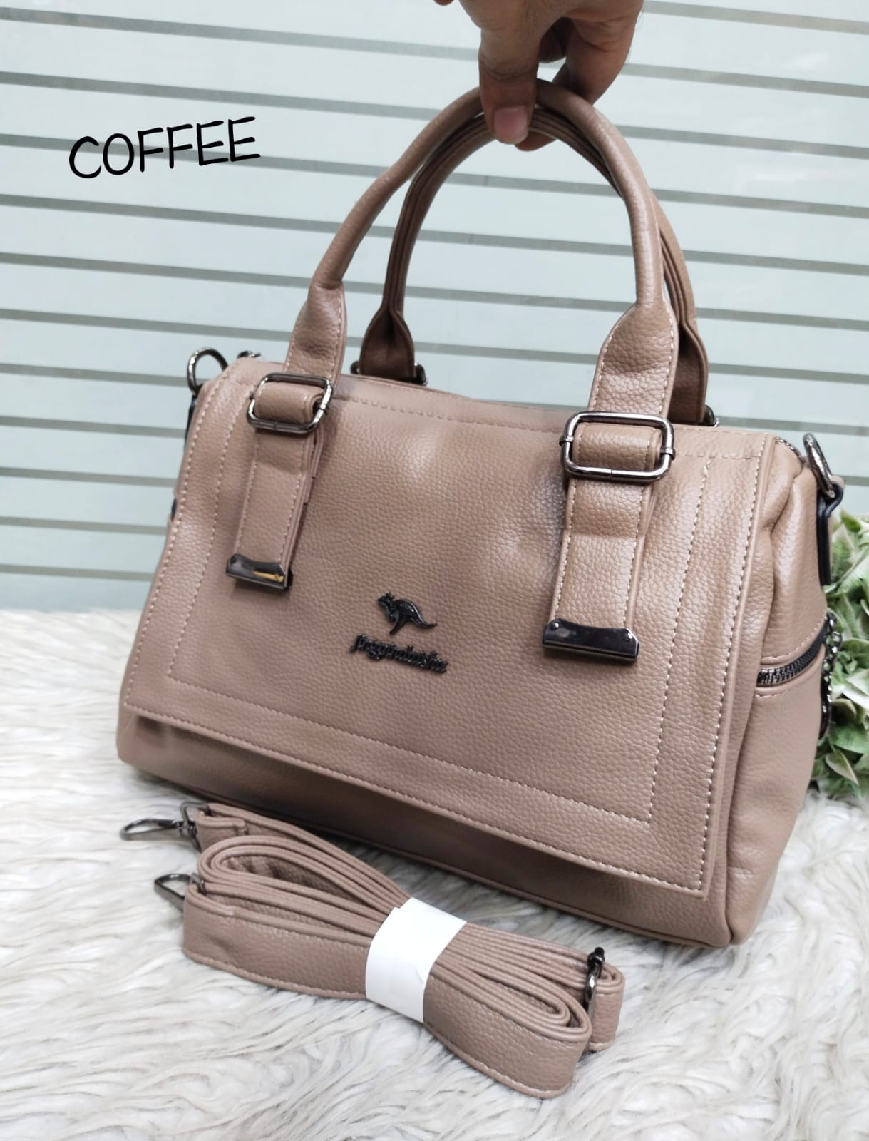 Stylish Structured Handbag – Perfect Blend of Elegance and Practicality