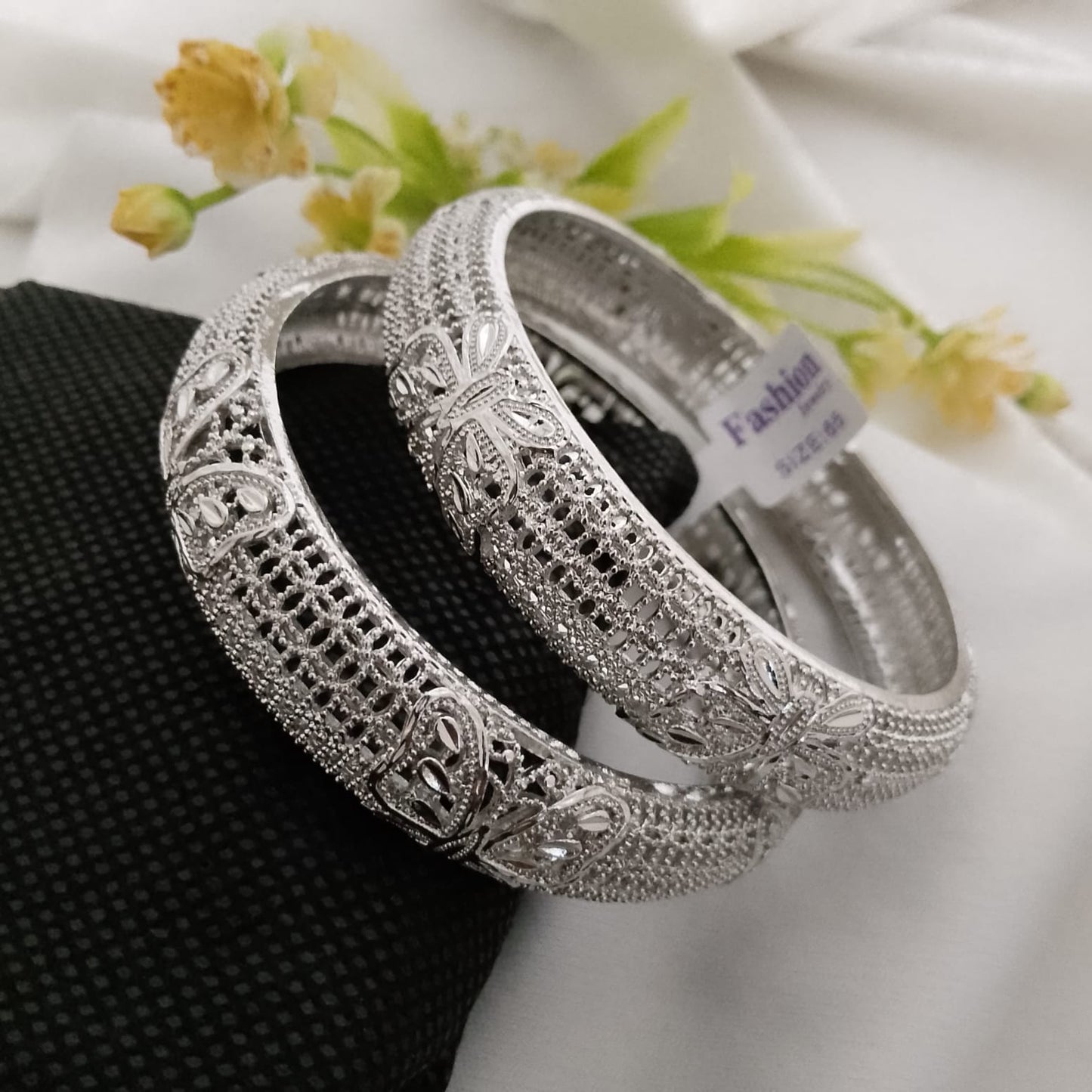 ✨Trendy & Bold Design Bangle ✨