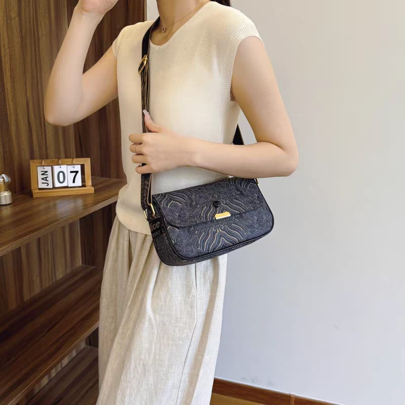 BRANDED CROSSBODY BAG For GIRLS 🎀
