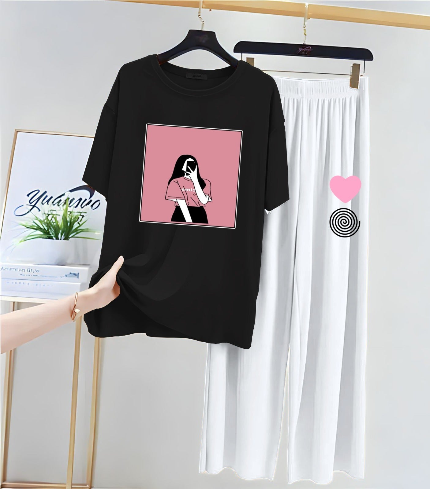 Selfie Girl Prints Night Suit With Flapper