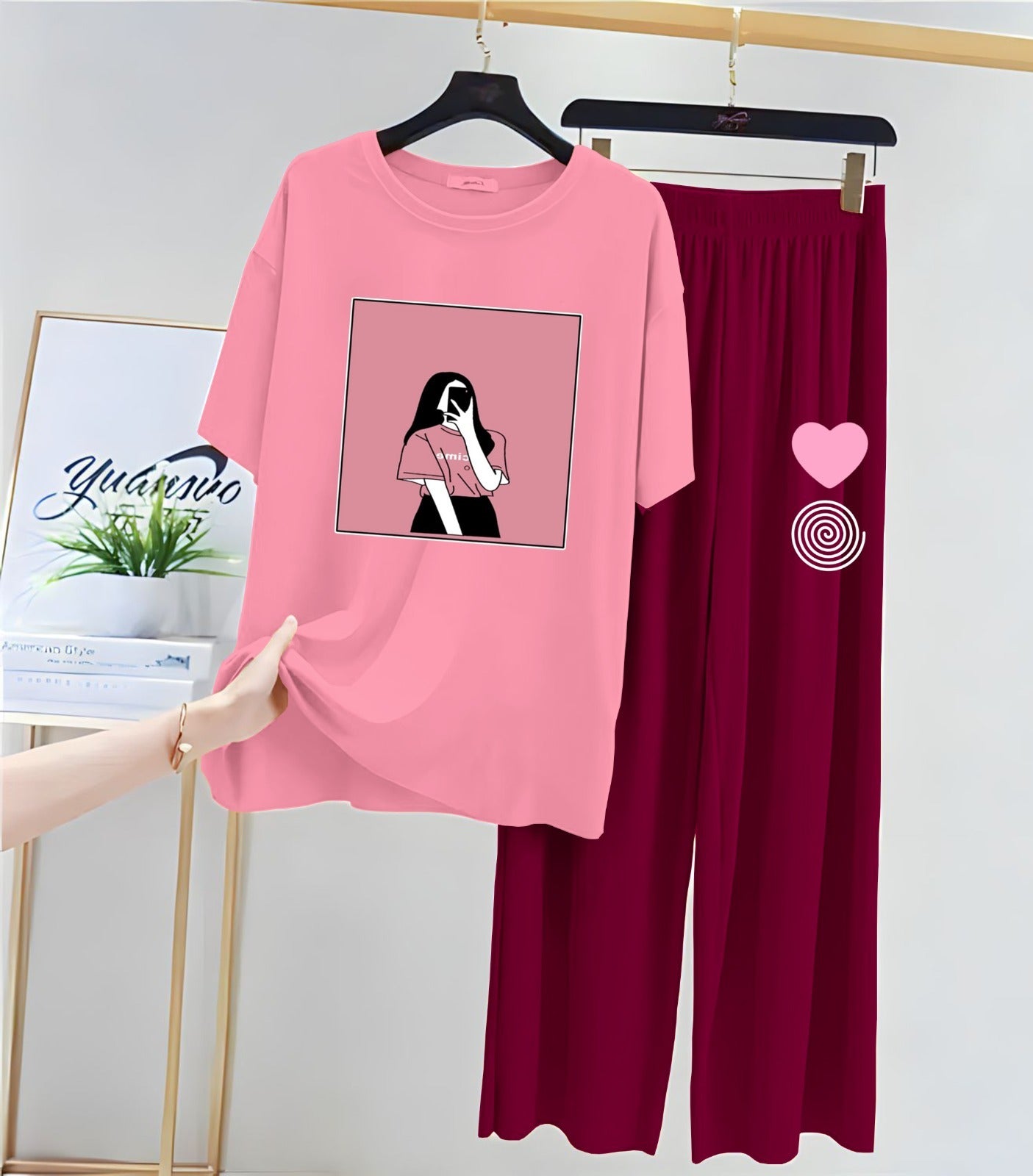 Selfie Girl Prints Night Suit With Flapper