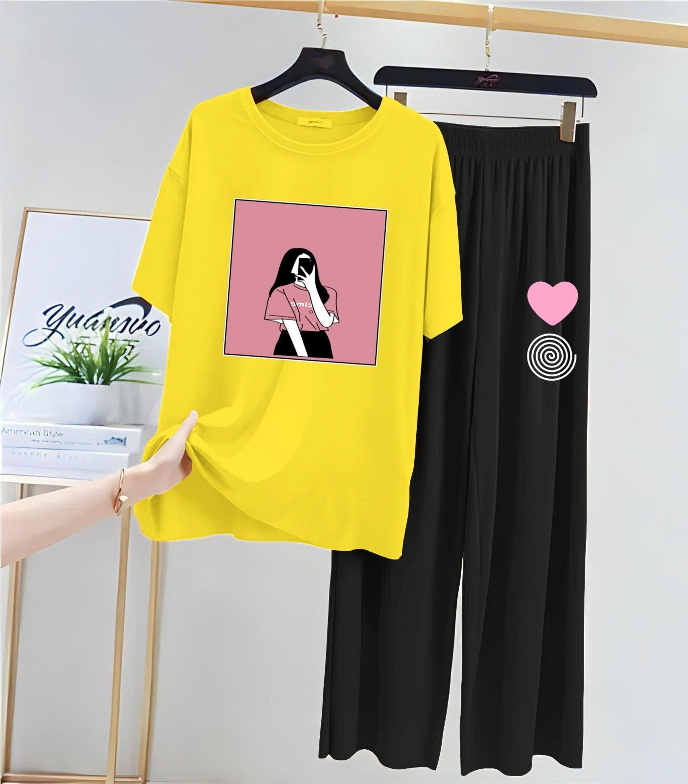 Selfie Girl Prints Night Suit With Flapper