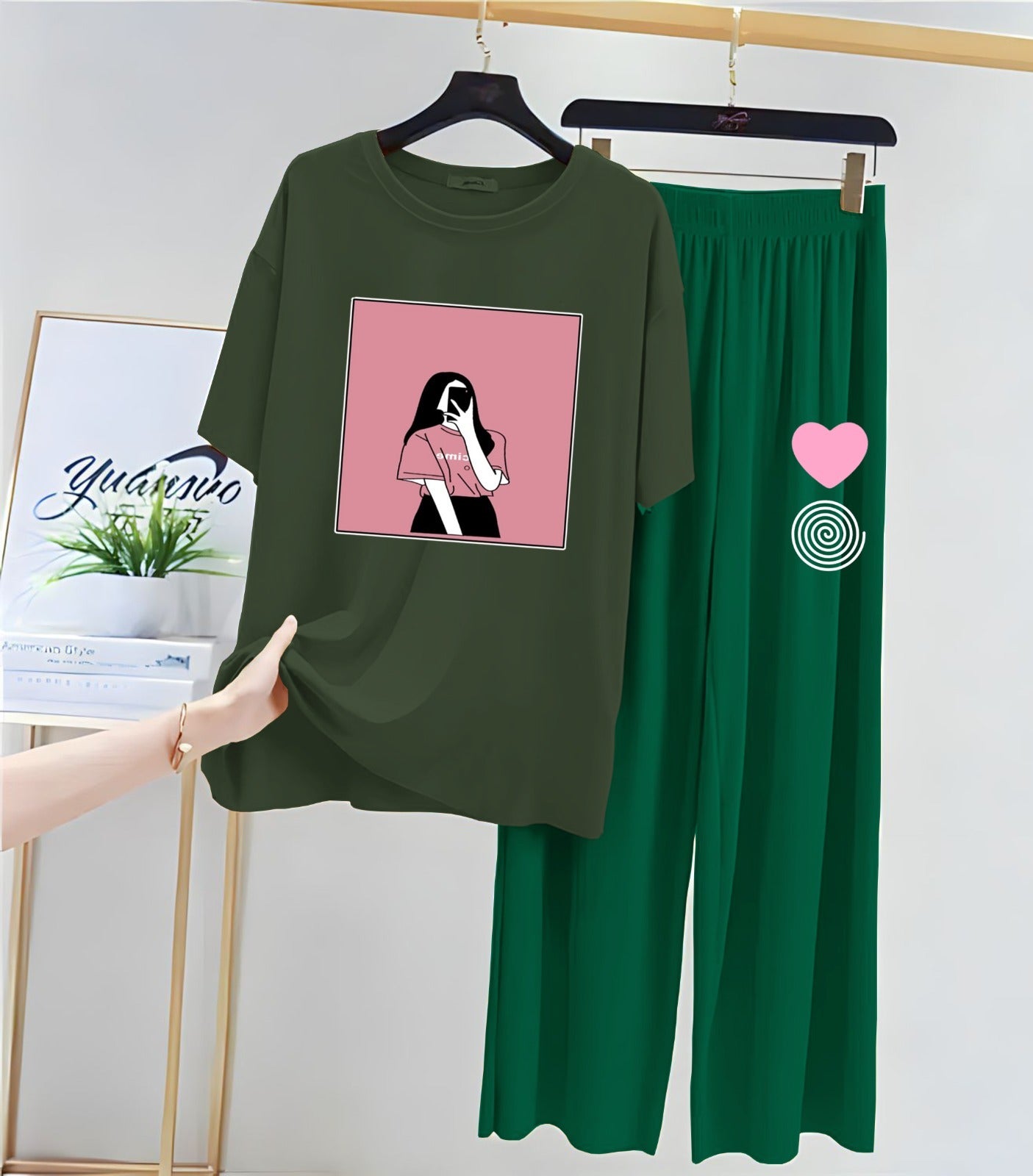 Selfie Girl Prints Night Suit With Flapper
