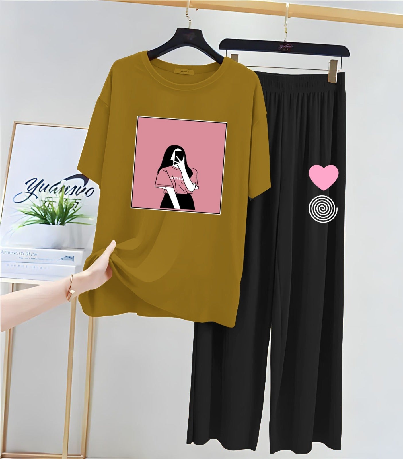 Selfie Girl Prints Night Suit With Flapper
