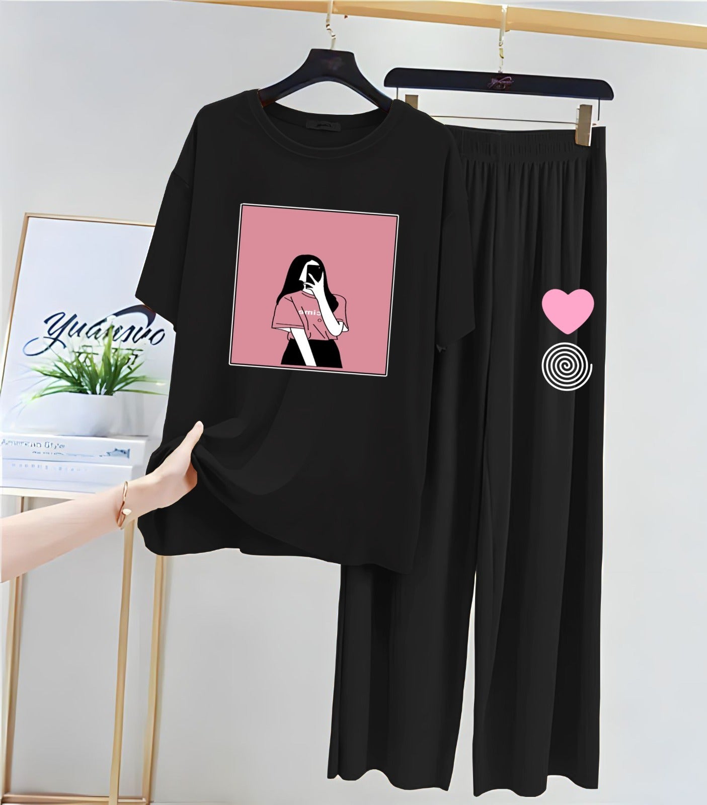 Selfie Girl Prints Night Suit With Flapper
