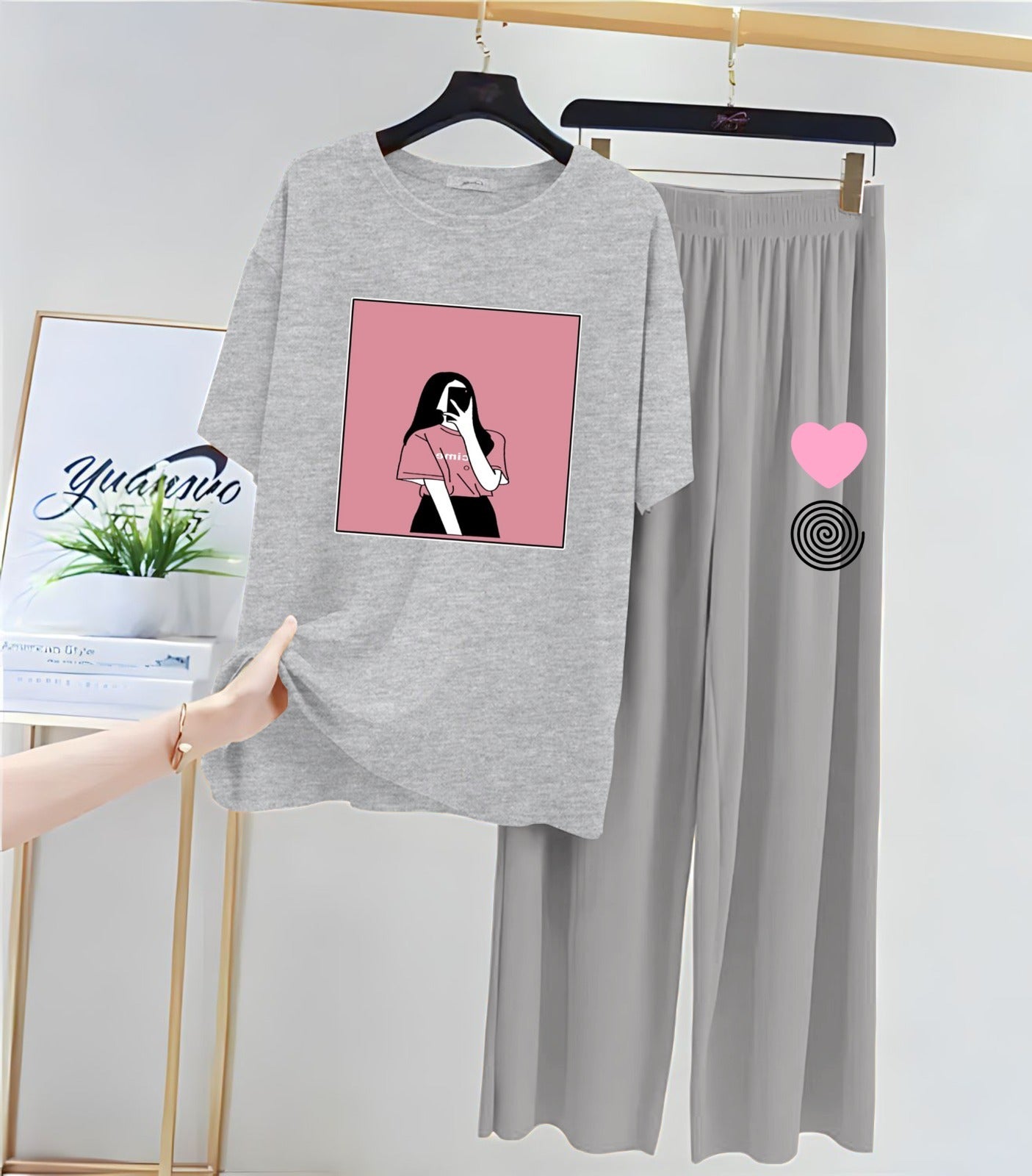 Selfie Girl Prints Night Suit With Flapper
