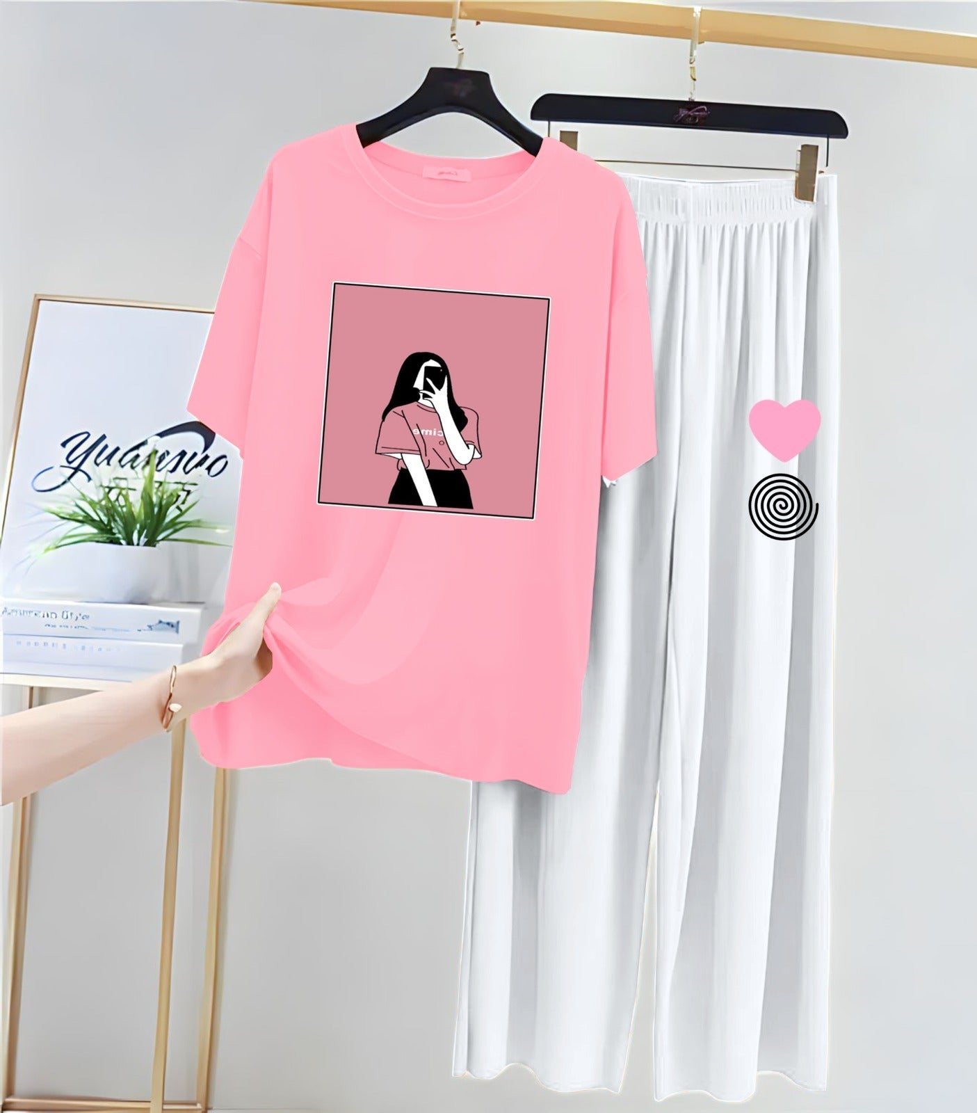 Selfie Girl Prints Night Suit With Flapper