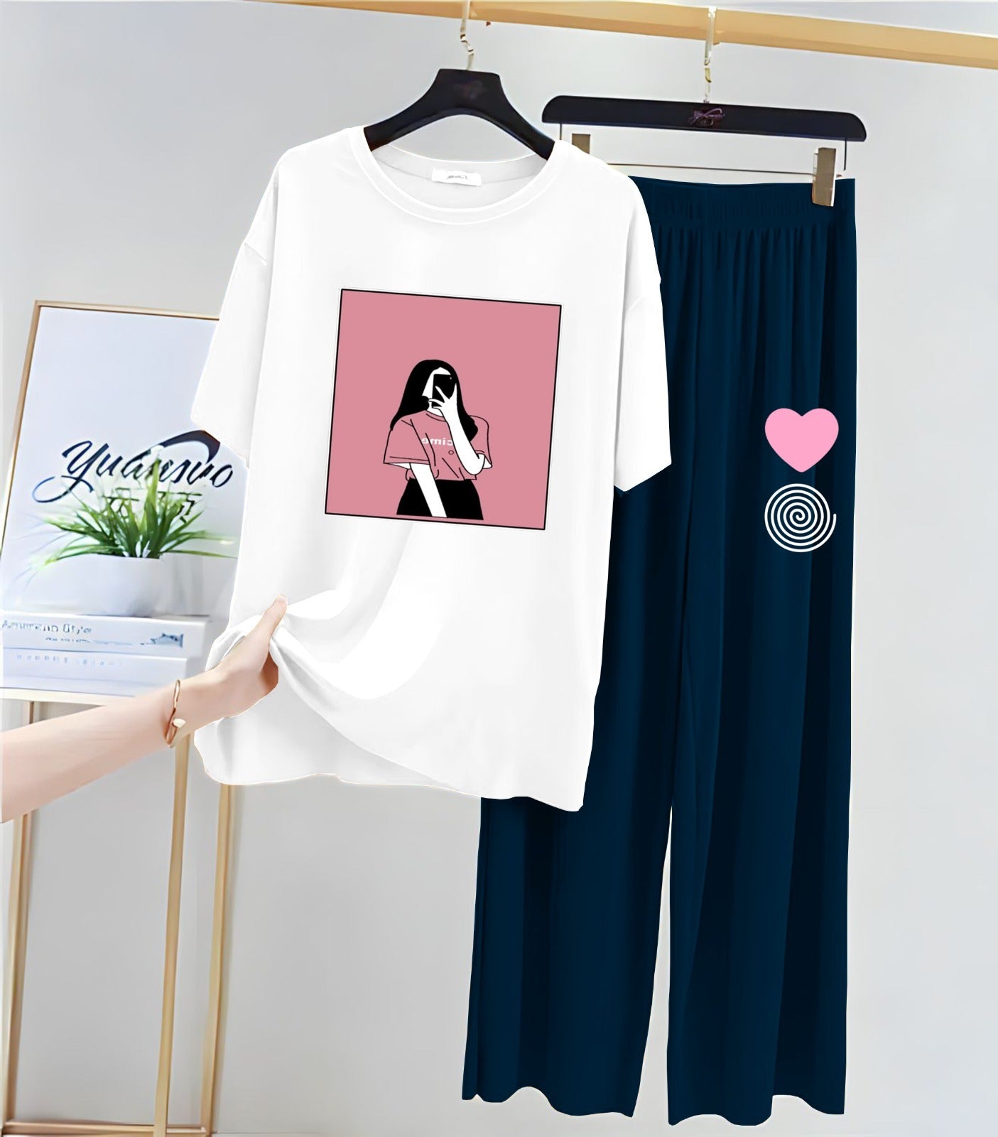 Selfie Girl Prints Night Suit With Flapper