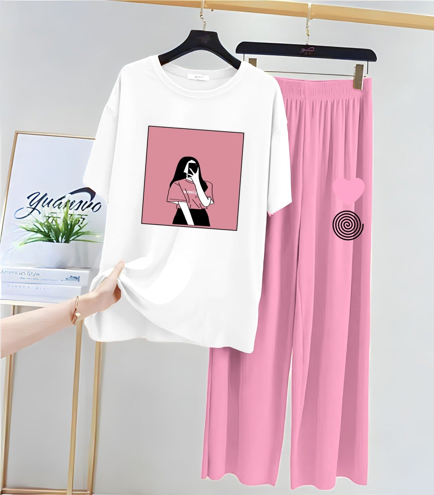 Selfie Girl Prints Night Suit With Flapper