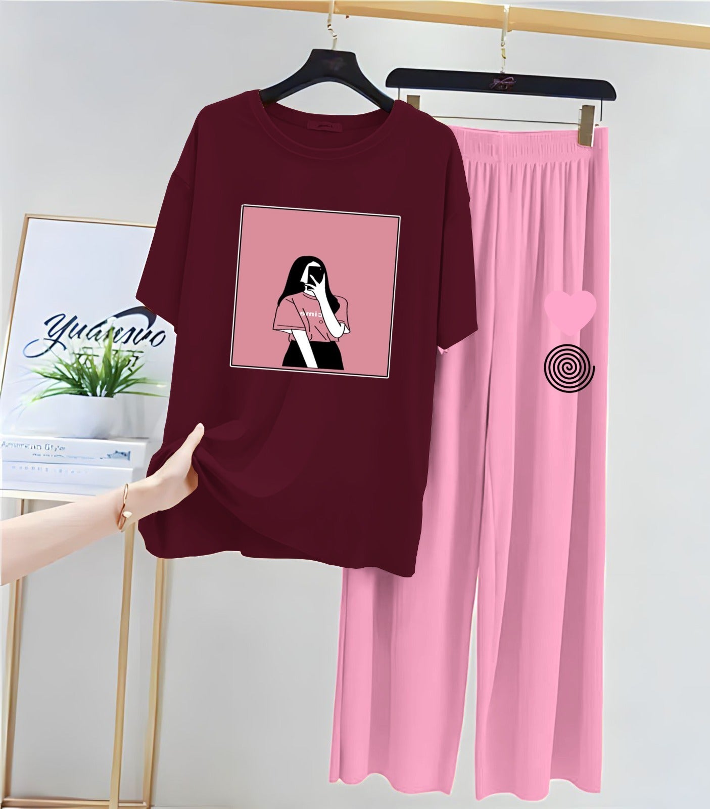 Selfie Girl Prints Night Suit With Flapper