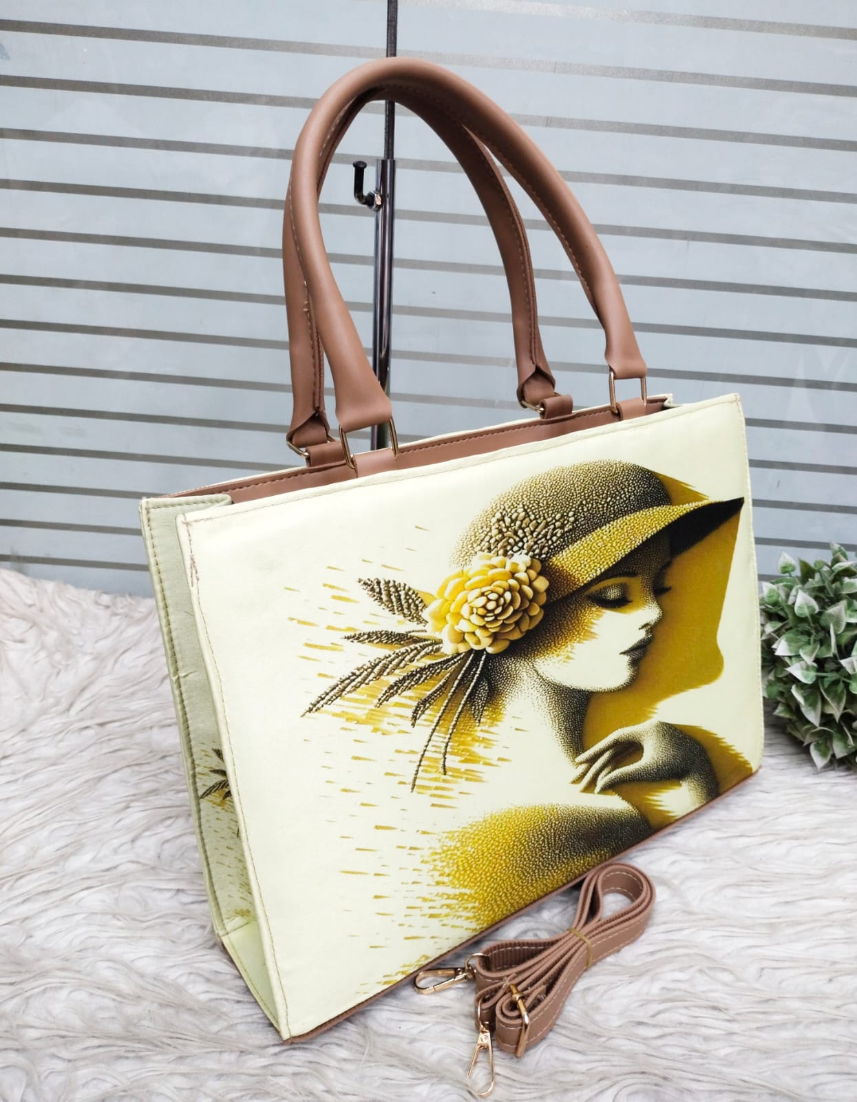 Printed Lady Picture Handbags 💖