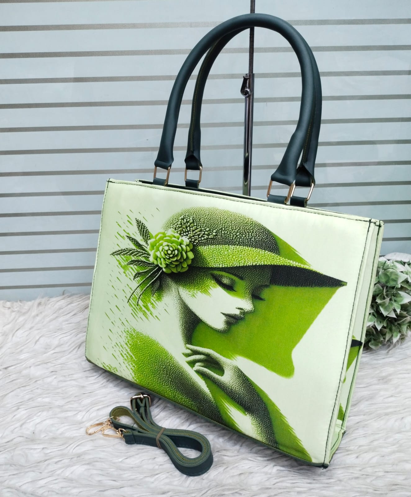 Printed Lady Picture Handbags 💖