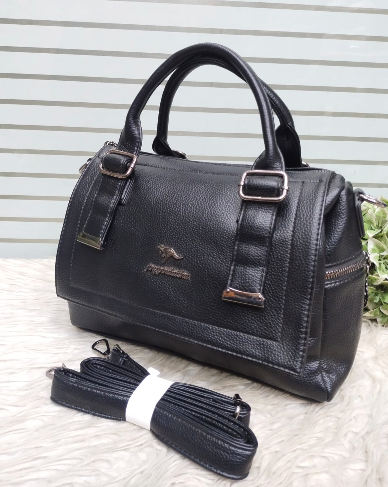 Stylish Structured Handbag – Perfect Blend of Elegance and Practicality