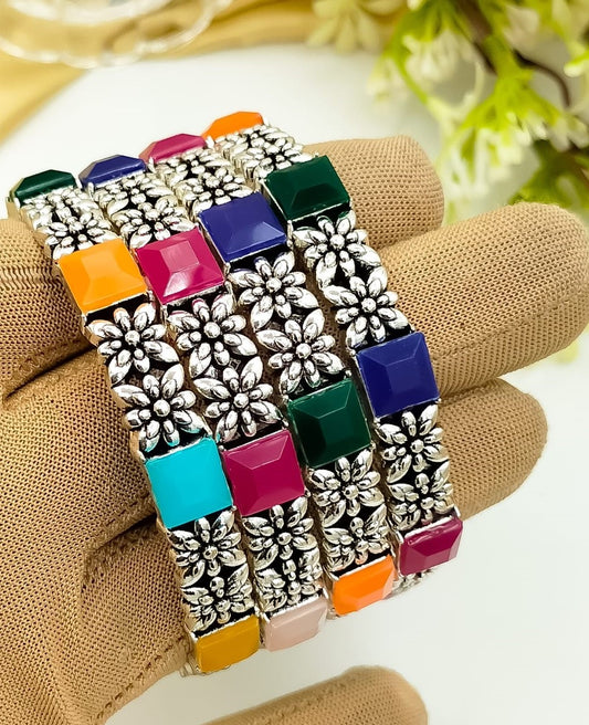 Floral Charm Bracelet with Multicolor Accents 💫